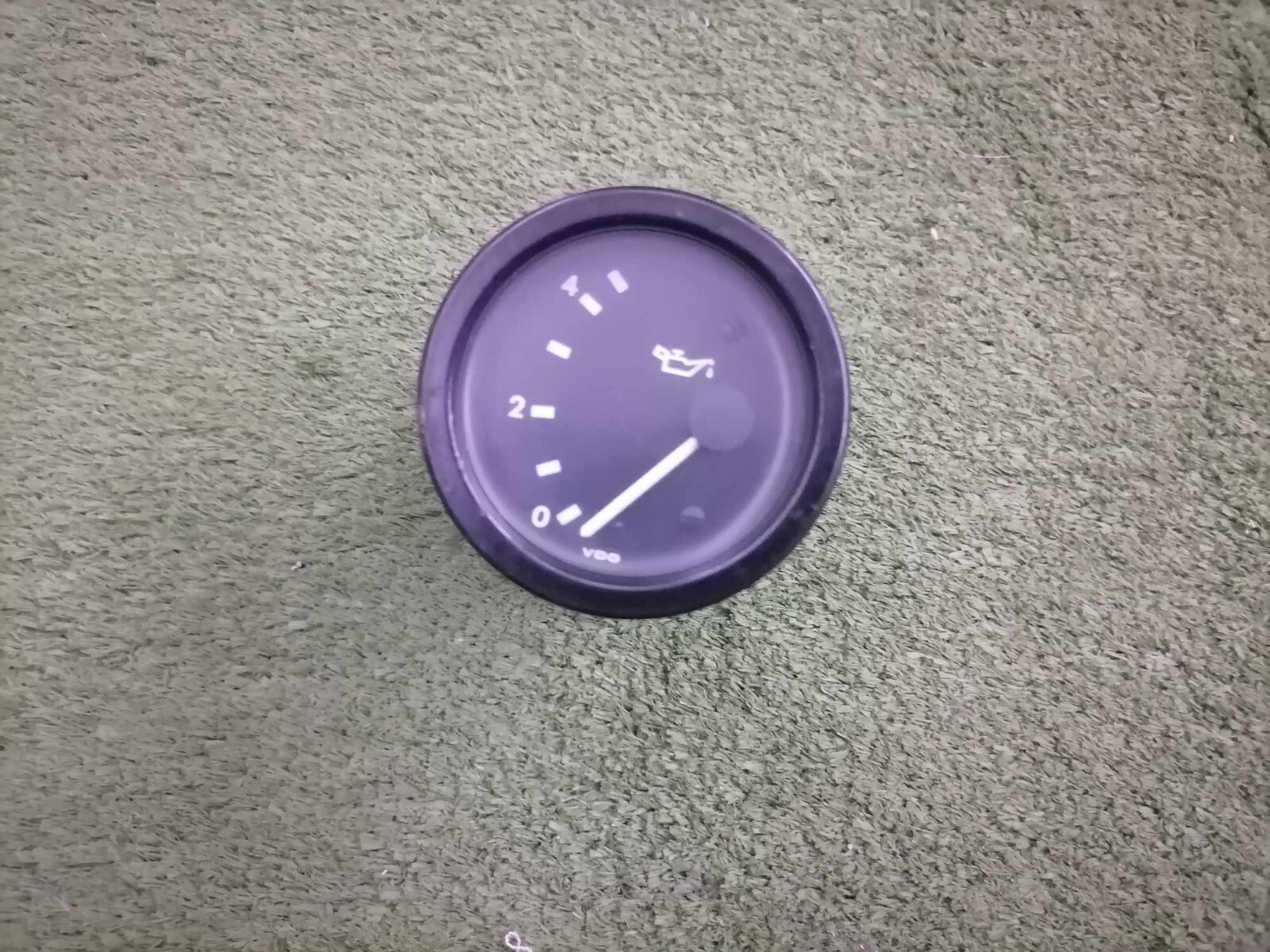VDO vintage CLASSIC FRANCE oil pressure Gauge 24V,4 BAR