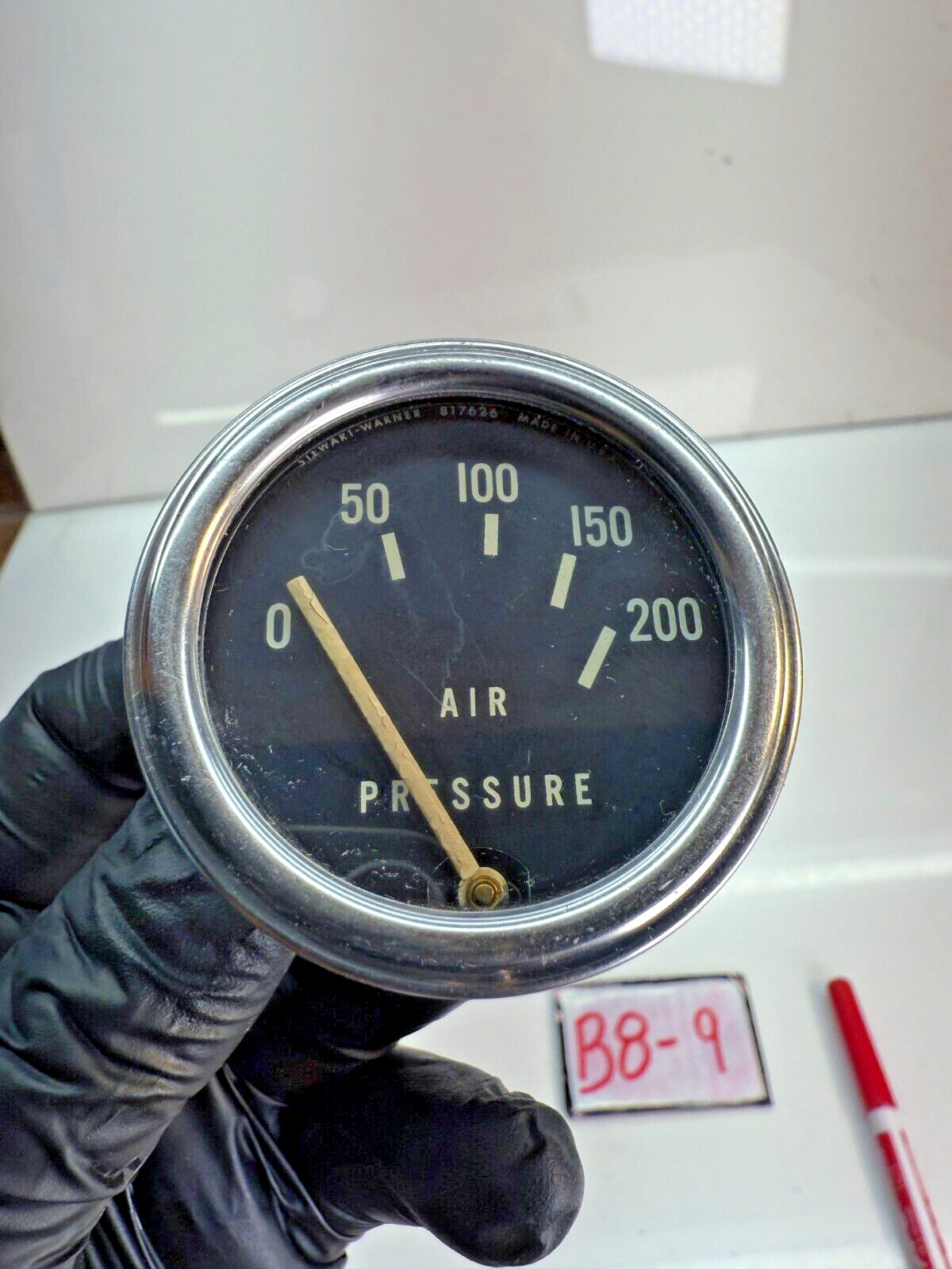 VINTAGE OEM STEWART WARNER AIR PRESSURE GAUGE 0 – 200 LB PSI 817626 B8-9
