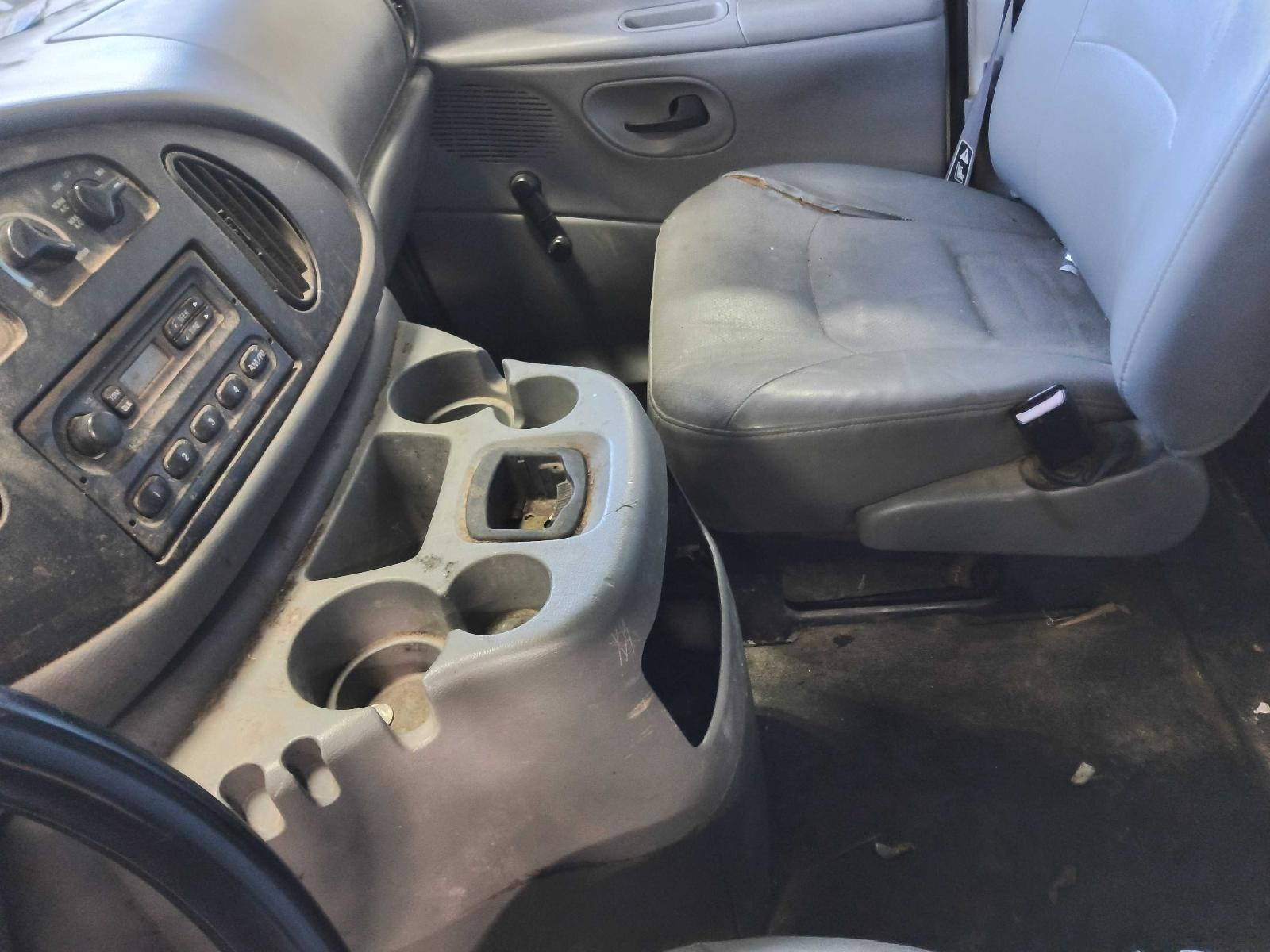 Used Speedometer Gauge fits: 2000 Ford E250 VAN cluster MPH gasoline Regular Van