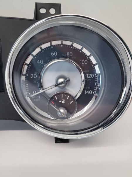 2011 11 CHRYSLER 300 Speedometer Cluster 140 MPH 68037330AF