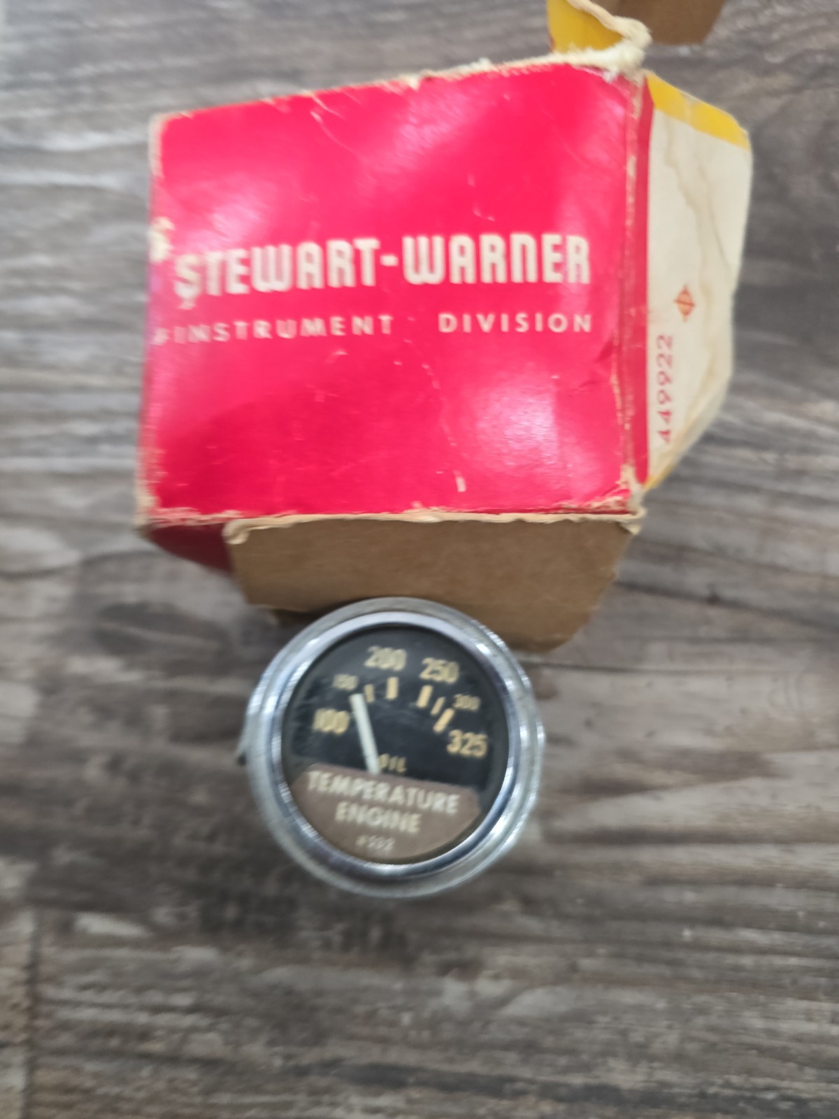 Vintage Stewart Warner Oil Temperature Gauge 325 Temp NOS With Box