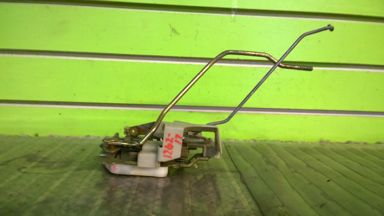 97-02 TRACER PASSENGER RIGHT FRONT DOOR LOCK LATCH ACTUATOR OEM 1262-17
