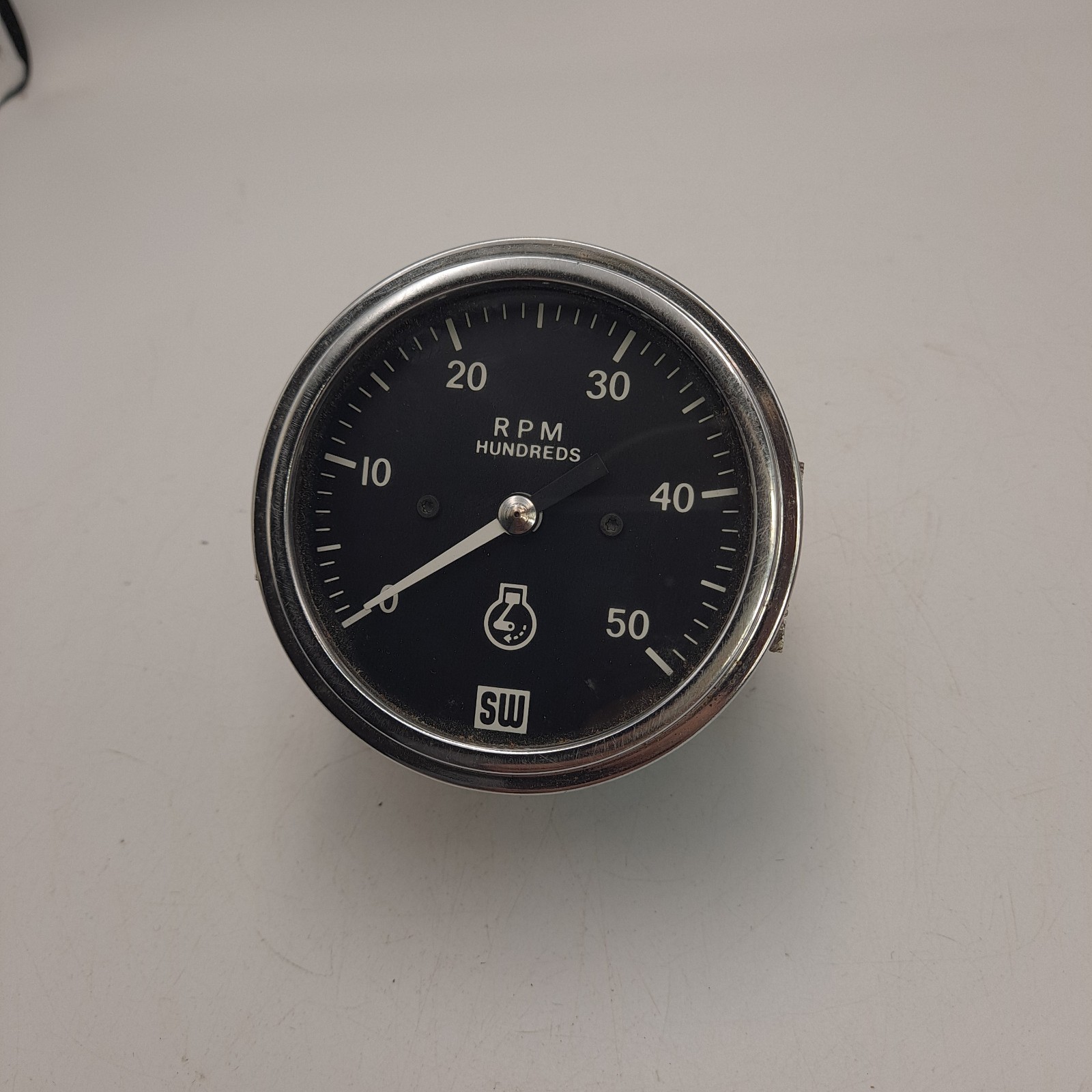 Stewart Warner Deluxe Series 551AKMB1 Mechanical 5000 Rpm 3-3/8″ Tachometer