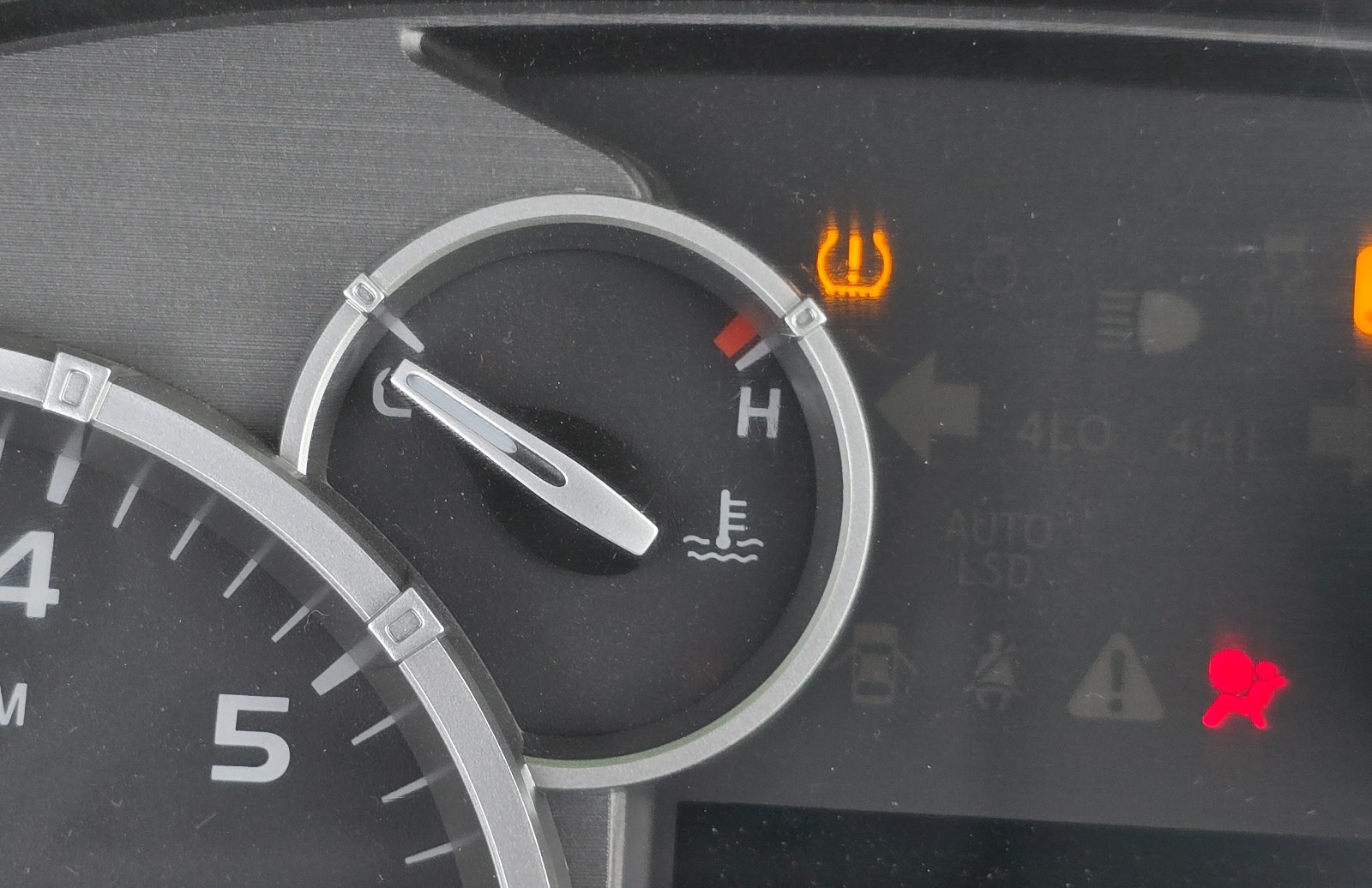 Toyota Tundra 2016-2017 Instrument Cluster Speed meter gauges Oem used