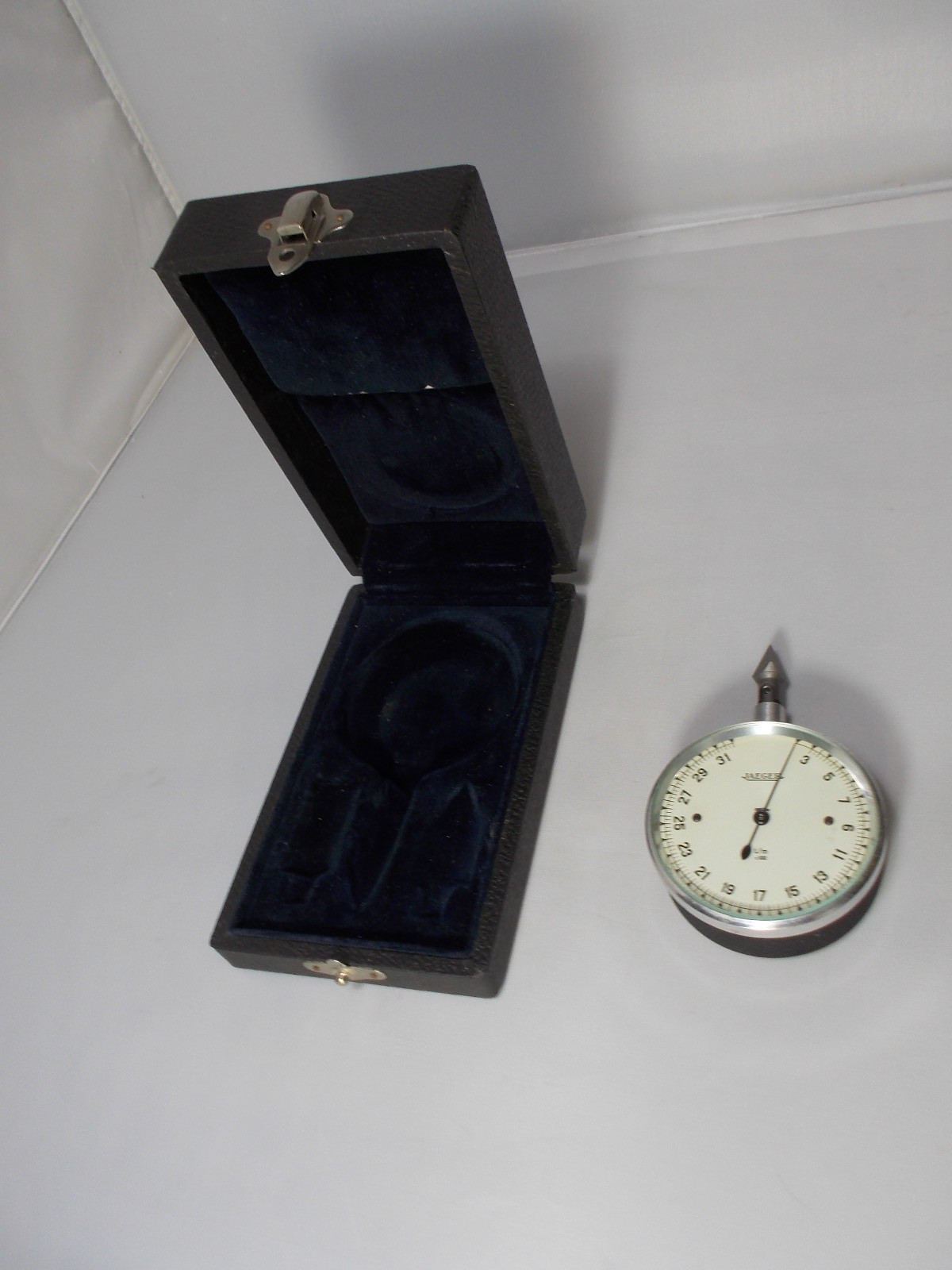 VTG Ancien Compte Tours Jaeger XXe Siecle Collection 4 1/2″H w/Case Free S&H