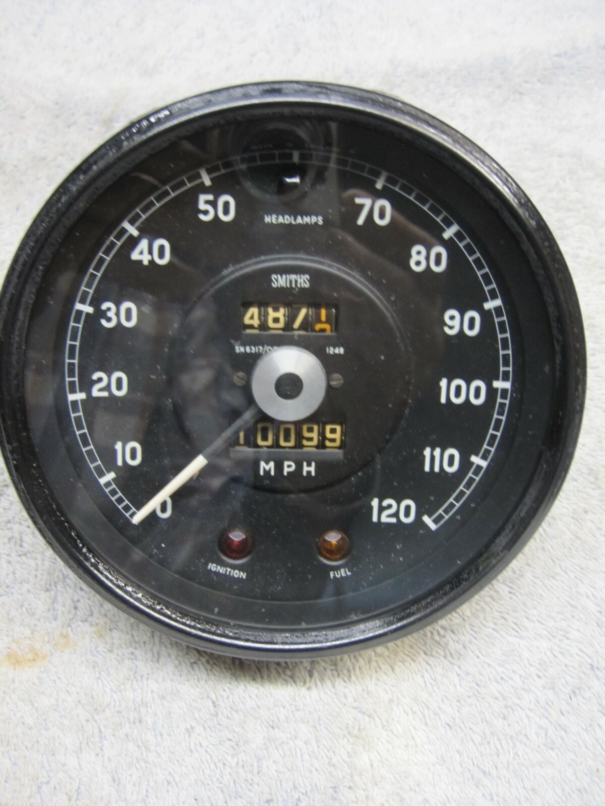 JAGUAR SPEEDOMETER, s/n 6317/00 in really great looking condition