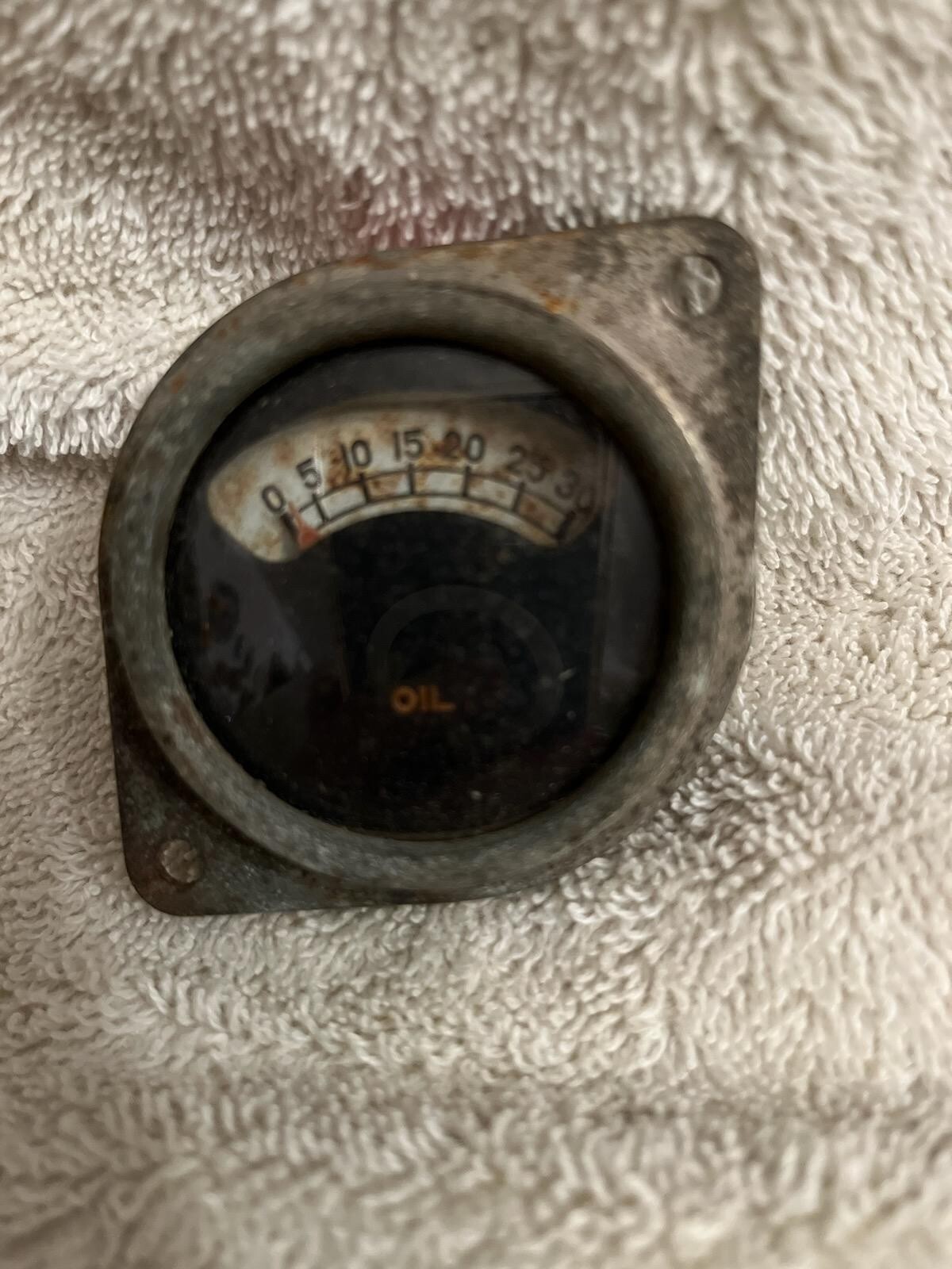 1931 1932 Chevrolet Oil Pressure Gauge (1 3/4″)
