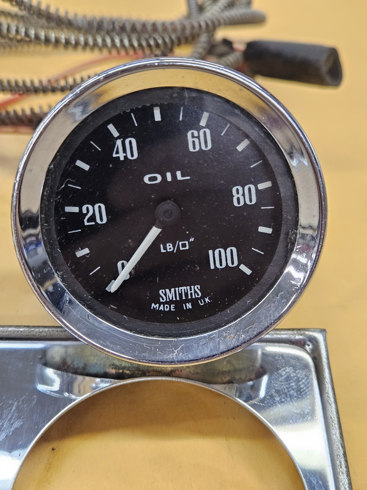 EARLY SMITHS CLASSIC OIL PRESSURE YAZAKI WATER TEMPERATURE 2-1/8″ PAIR GAUGE SET