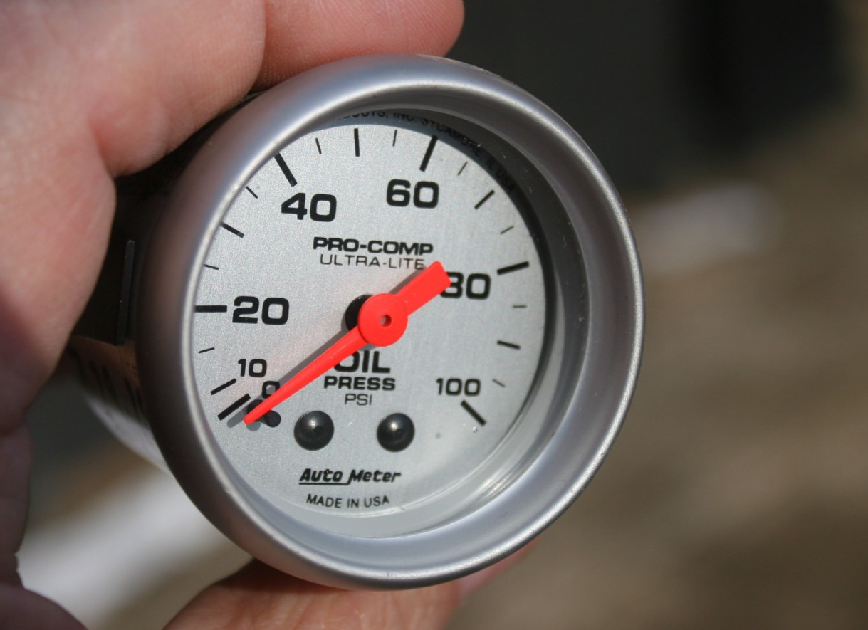 AutoMeter Pro-Comp Ultra-Lite 2 1/16″ 100 lbs Oil Pressure Gauge – 4321 – K