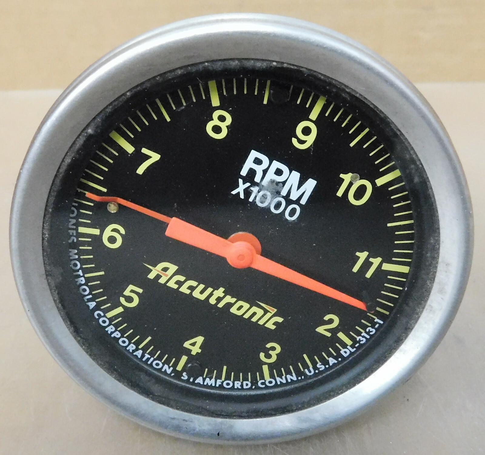 Accutronic DL-313-1 Mechanical Tach,11,500 RPM, 3-3/4″ Face, Telltale, Side Exit