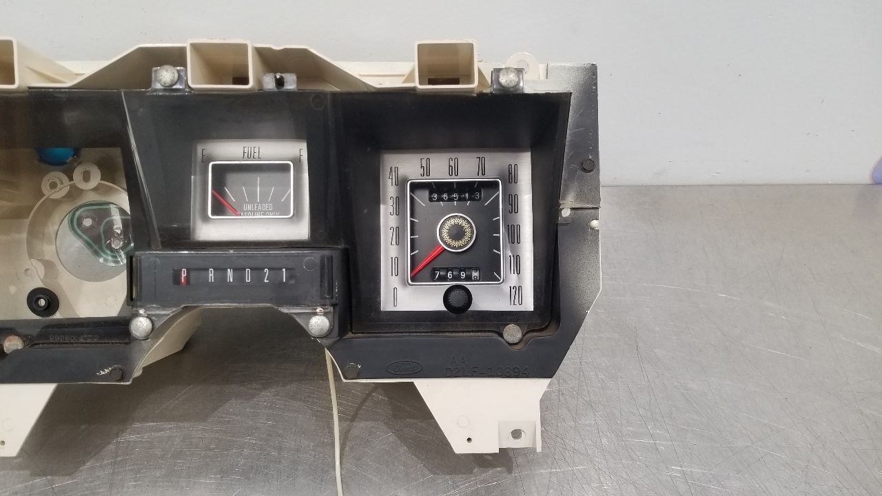76 LINCOLN CONTINENTAL MARK IV CARTIER SPEEDOMETER INSTRUMENT CLUSTER D2LF-10848