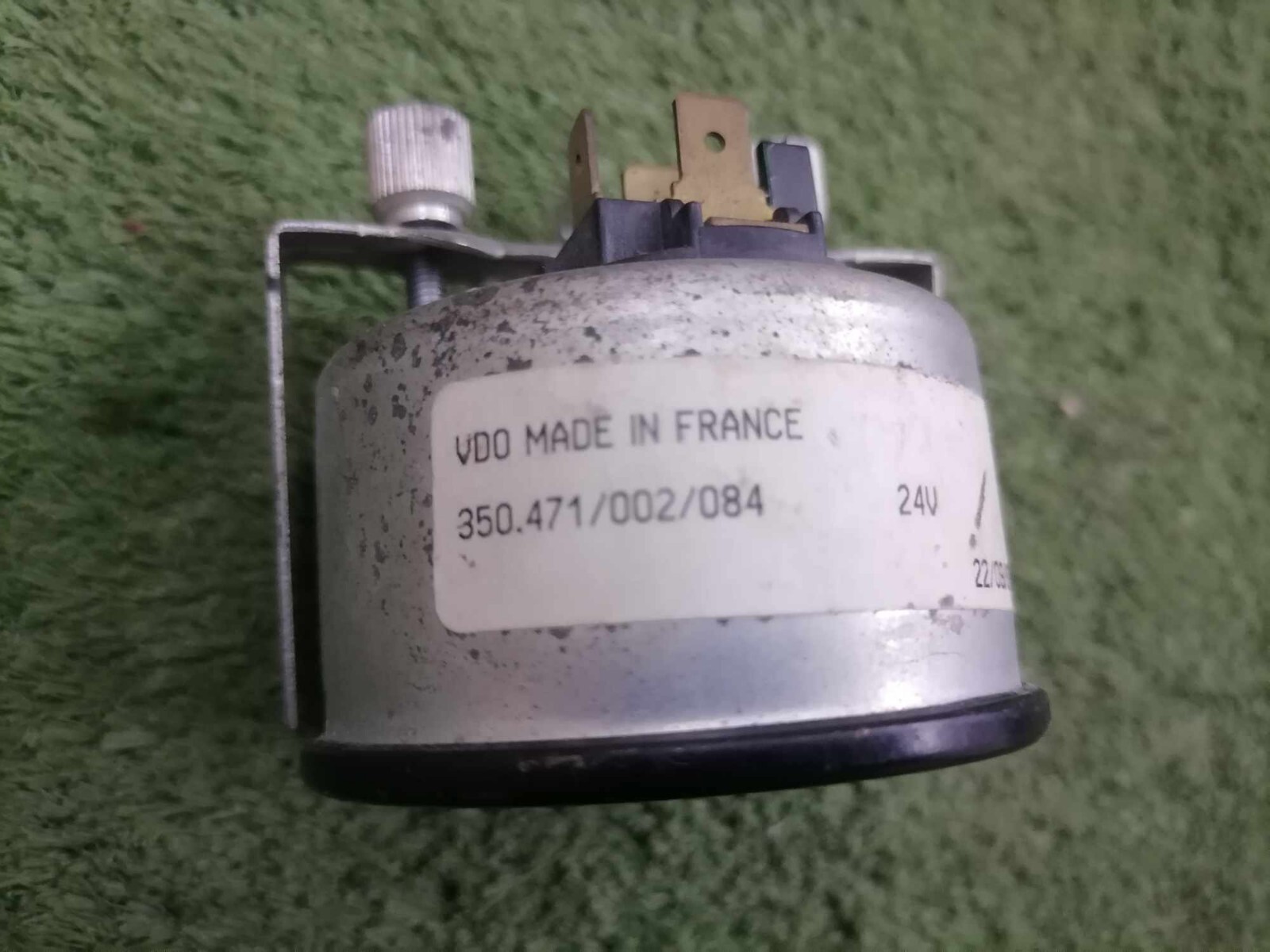 VDO vintage CLASSIC FRANCE oil pressure Gauge 24V,4 BAR