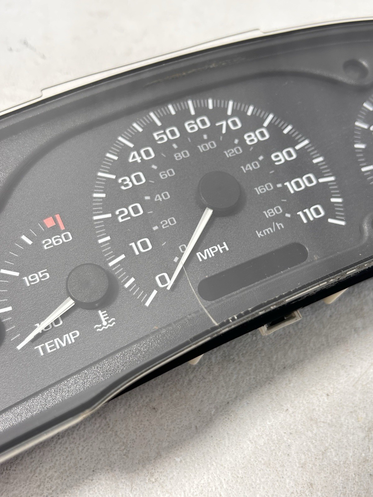 2000-2005 Chevy Cavalier Speedometer Tachometer Gauge Cluster Unit Used
