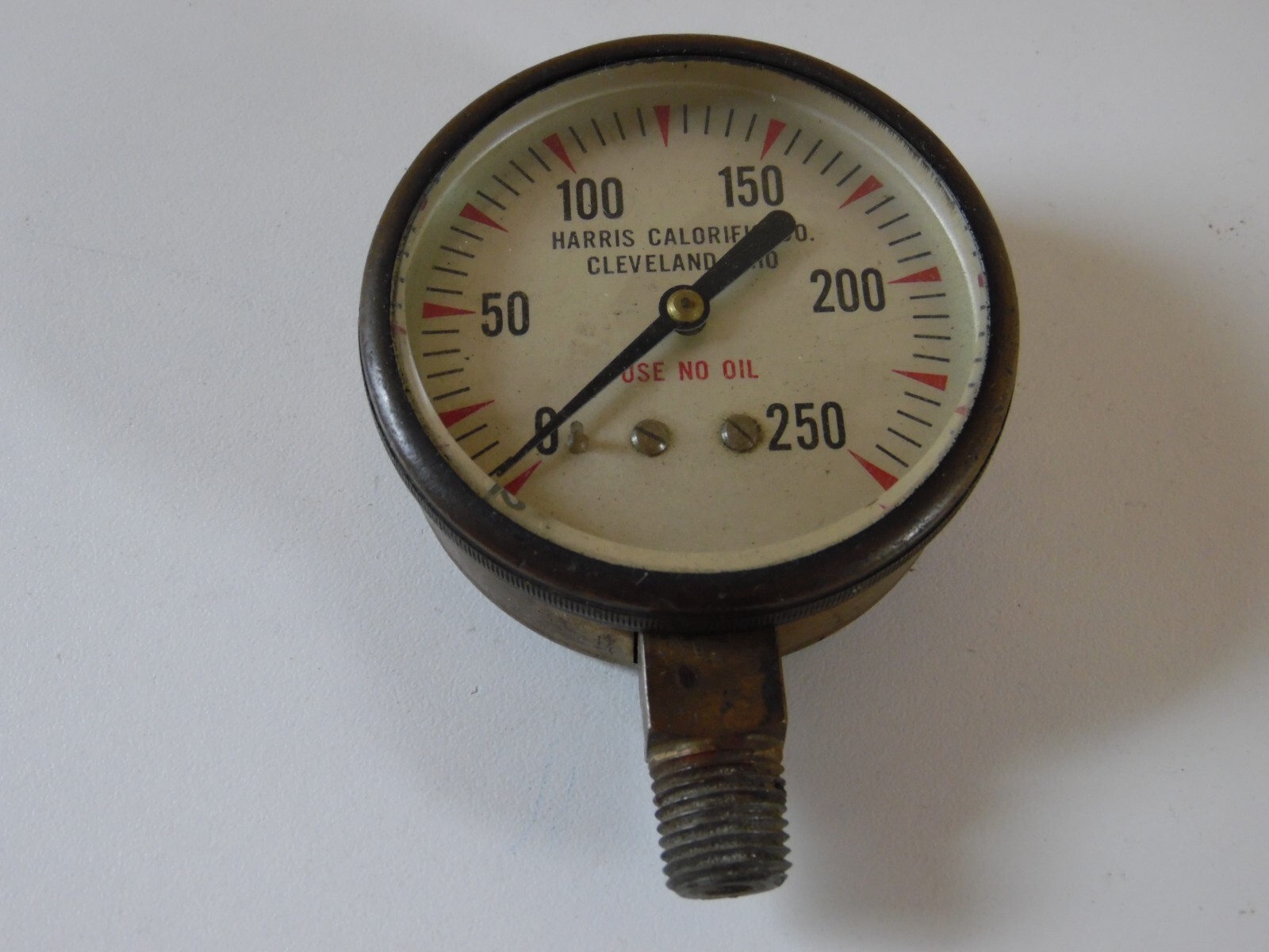 2 3/4 inch harris calorific co. cleve. ohio 23753-1 0-250 pressure dial gauge