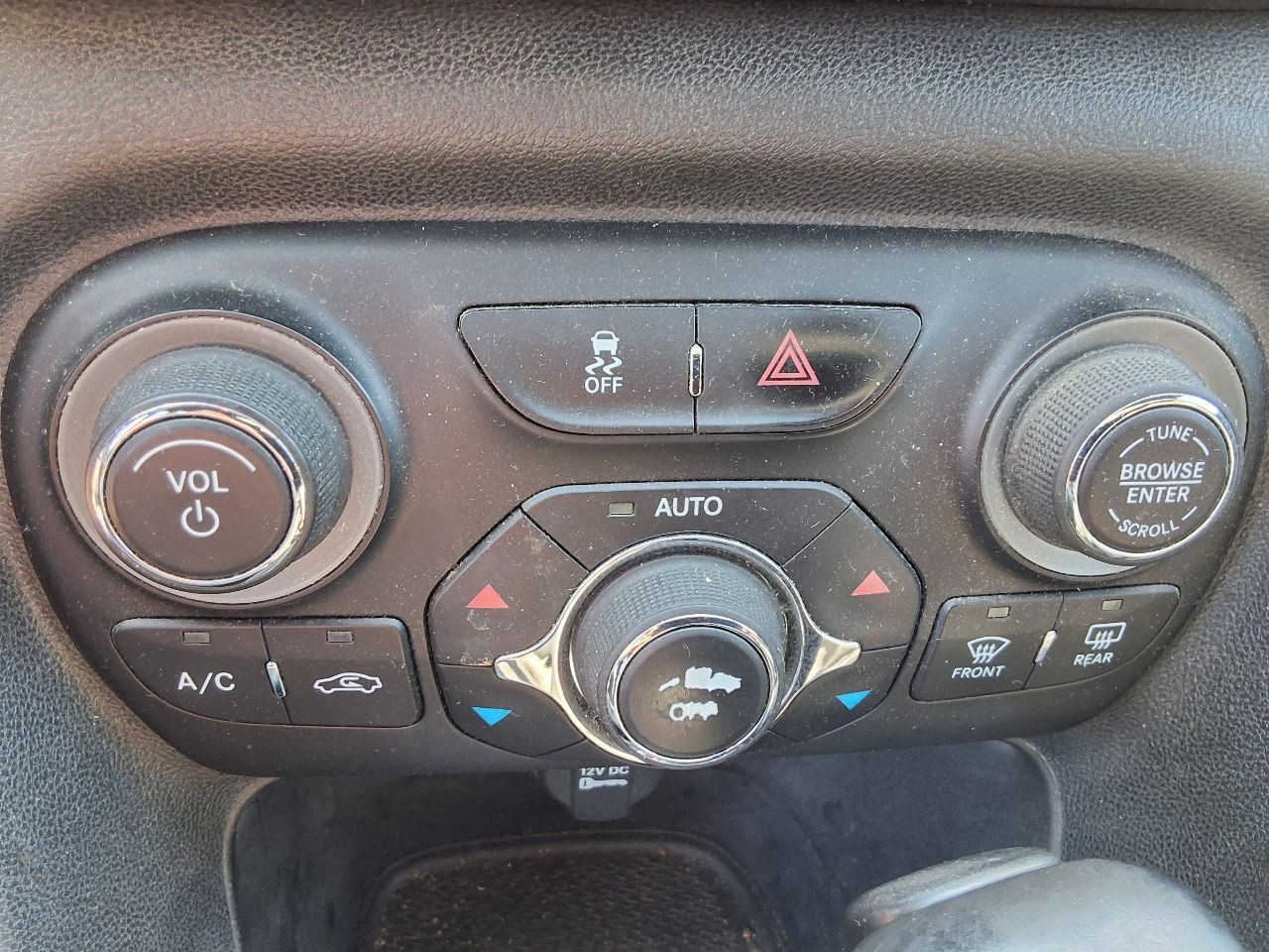 Speedometer Cluster KPH 240 Digital ID 5091894AE Fits 13 DART 1375608