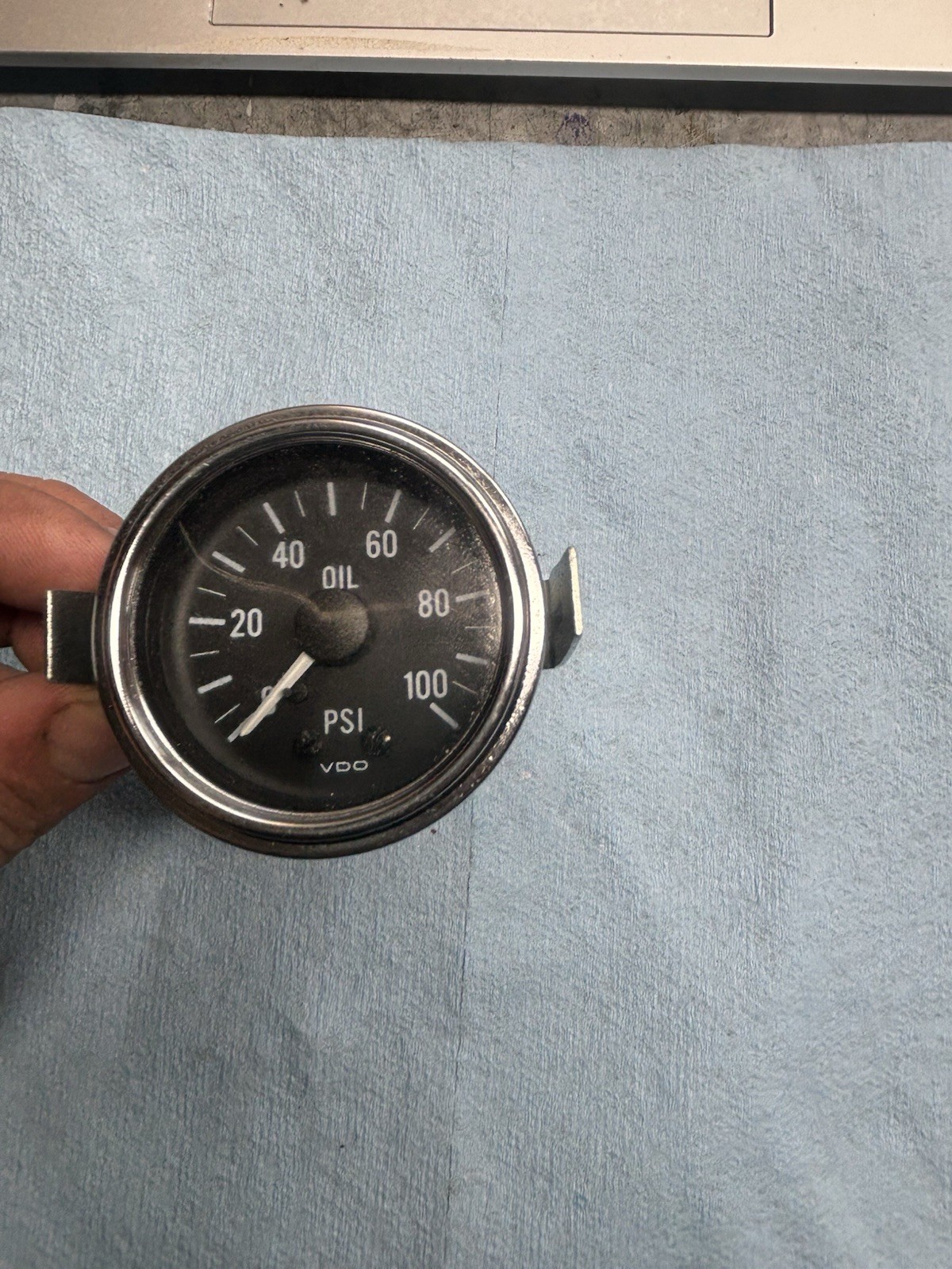 150-330 – VDO pressure Gauge Mechanical 100PSI Oil Series 1 -VDO
