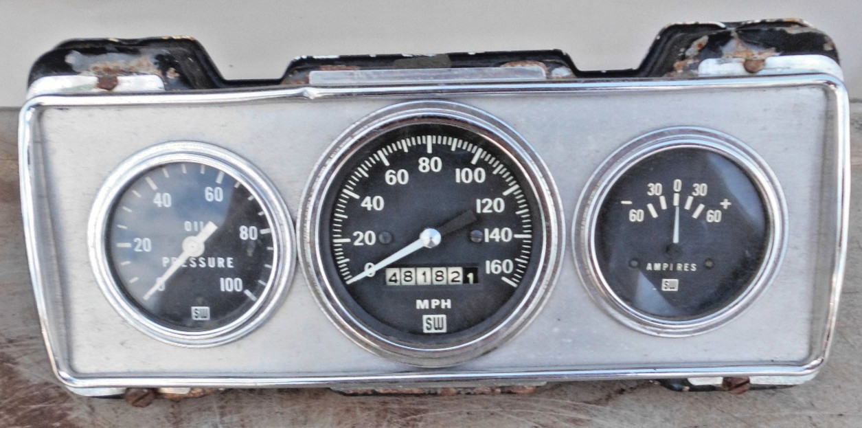 VINTAGE STEWART WARNER 3-GAUGE PANEL. SPEEDO – ODOMETER / OIL PRESSURE / AMPS.